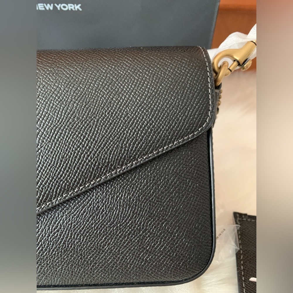 BNWT COACH BLK Wyn Crossbody Bag🖤🧡
Brand New / Giftable Condition w/ pap… - Picture 8 of 16